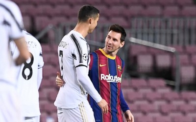 هل عرض رونالدو نفسه على برشلونة وطلب استئجار منزل ميسي؟